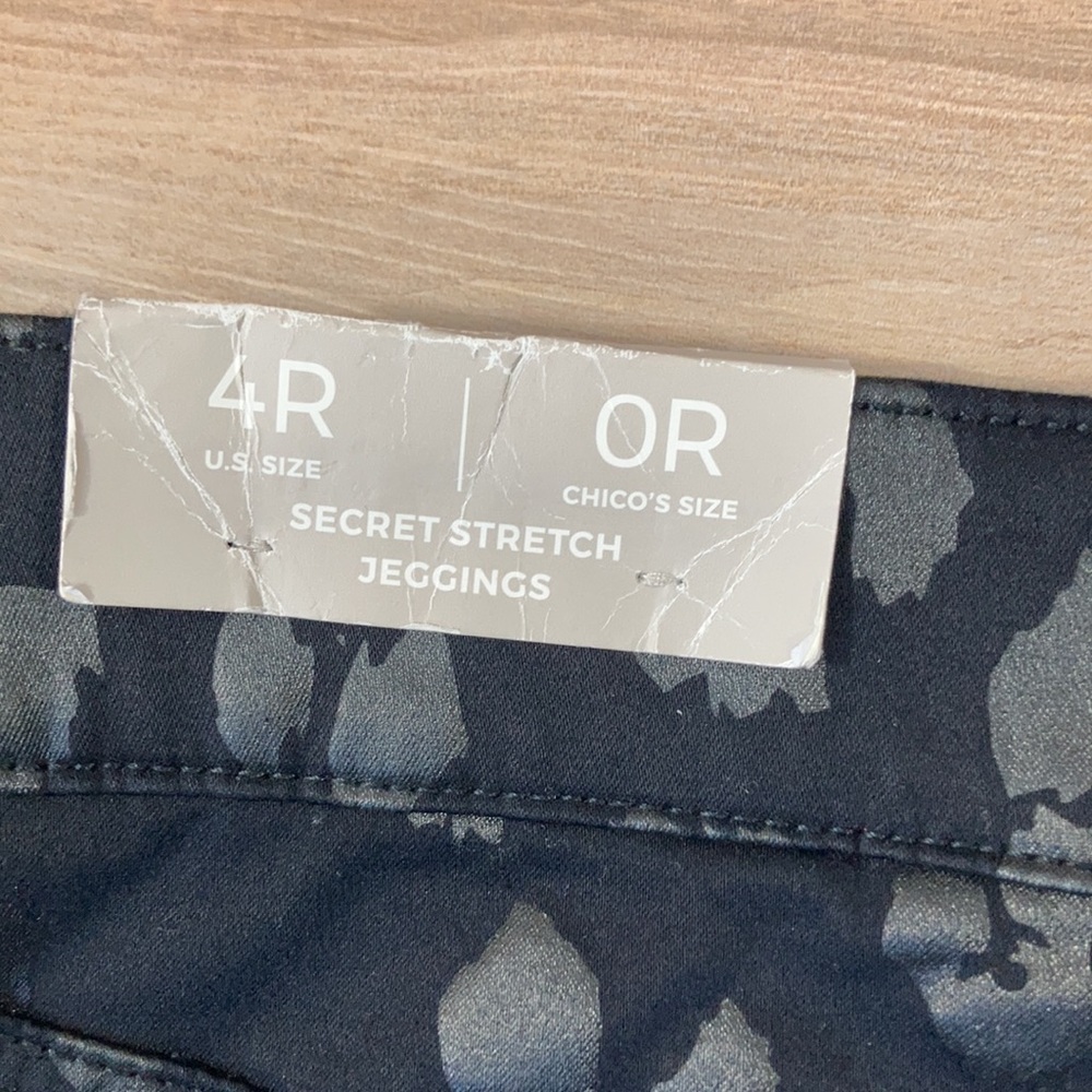 Chico’s secret stretch jegging black animal print leopard print size 4 - Picture 10 of 14